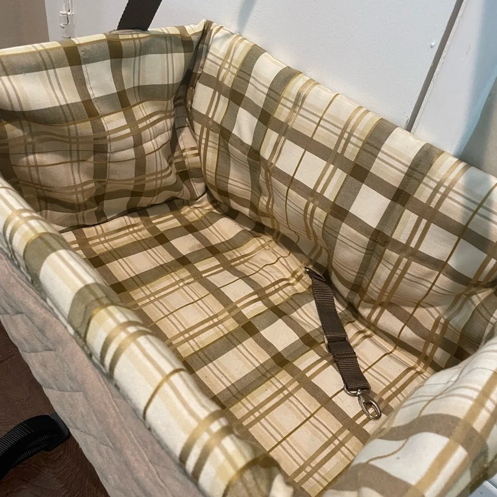 Happy Ride Quilted Booster Seat by Petsafe. Tan.